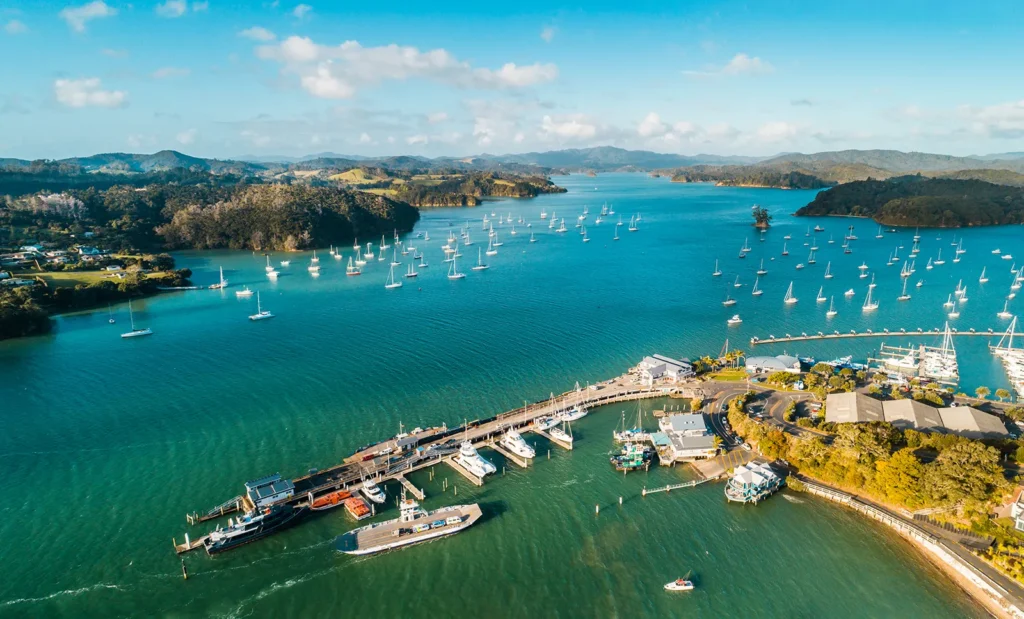 Destinasi Wisata Yang Ajaib di Bay of Islands, Selandia Baru